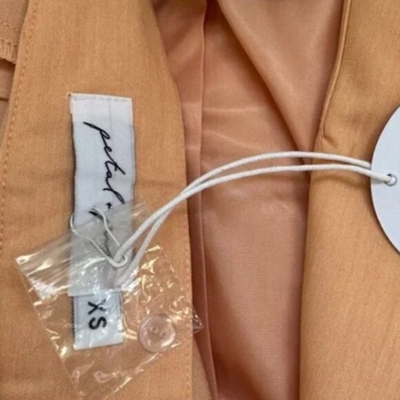 peach tailored shorts - Picture 3 of 6